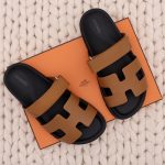 Mules Chypre en cuir camel p.39 - Hermès Dressingment Votre