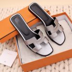 Mules Oran en cuir métallisé argent p.38,5 - Hermès Dressingment Votre