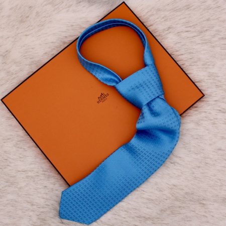 Cravate Façonnée H en soie bleu - Hermès Dressingment Votre