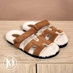 Mules Chypre en chèvre et peau lainée naturel p.39 - Hermès Dressingment Votre