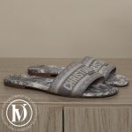 Mules D-Way en cuir et coton brodé gris p.37 - Dior Dressingment Votre
