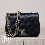 Sac à rabat CC en cuir matelassé noir - Chanel Dressingment Votre