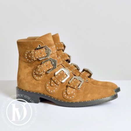 Boots cloutées en daim camel p.37,5 - Givenchy Dressingment Votre