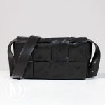 Sac ceinture Paper Cassette en cuir noir - Bottega Veneta Dressingment Votre