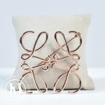 Broche Anagram en plaqué or rose - Loewe Dressingment Votre