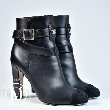 Bottines à talon CC en cuir noir p.38 - Chanel Bottines à talon CC en cuir noir p.38 - Chanel Dressingment Votre