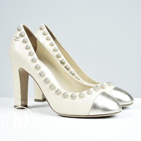 Escarpins camélias en cuir beige p.37C - Chanel Dressingment Votre
