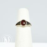 Bague baby chevalière en or jaune & agate rouge t.48 - Yvonne Léon Dressingment Votre