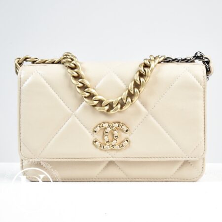 Wallet On Chain (WOC) Chanel 19 en cuir beige - Chanel