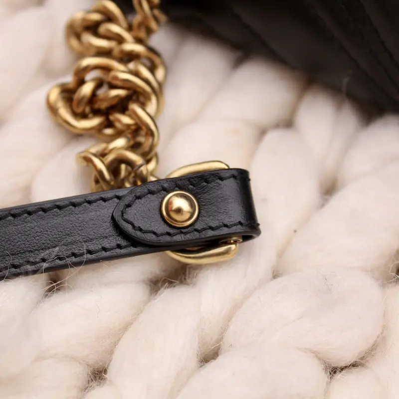 Sac Mini Marmont 22 cm en cuir matélassé noir - Gucci