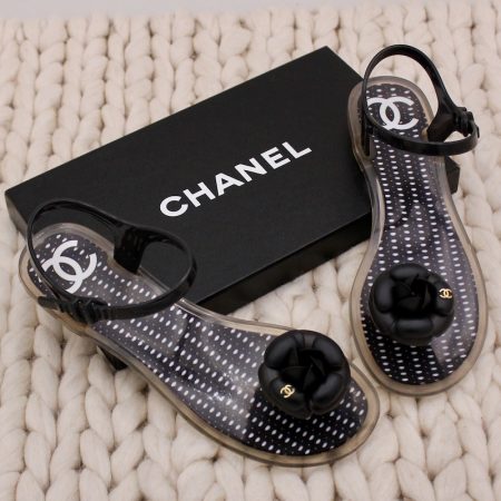 Sandales entre-doigts en plastique p.39 - Chanel Dressingment Votre