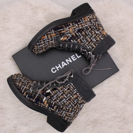 Boots Lace up en tweed multicolore p.38,5 - Chanel Dressingment Votre