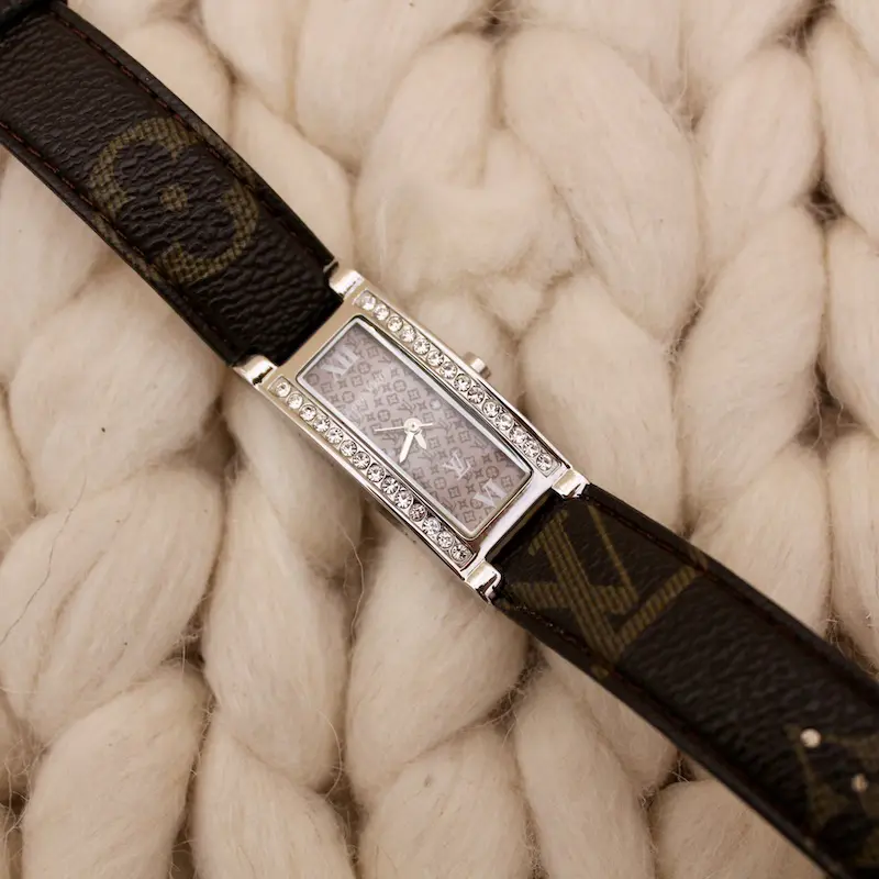 Boîtier de montre vintage avec motif monogramme par Louis Vuitton, France