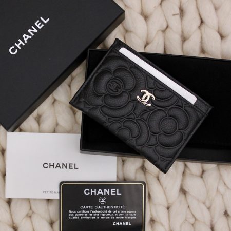 Porte-cartes Camélia en cuir caviar noir - Chanel Dressingment Votre
