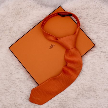 Cravate Façonnée H 24 en soie orange - Hermès Dressingment Votre