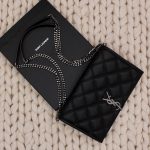 Wallet on Chain Becky en cuir froissé noir - Saint Laurent Dressingment Votre