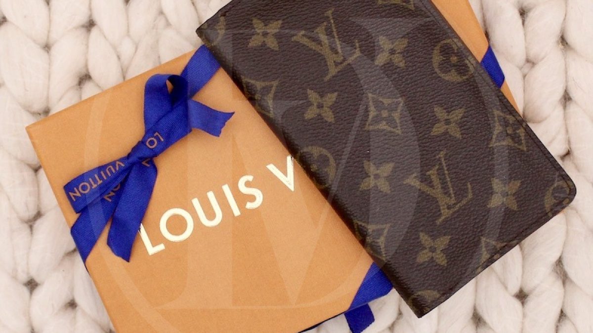 Couverture Agenda de bureau Louis Vuitton en toile monogram.