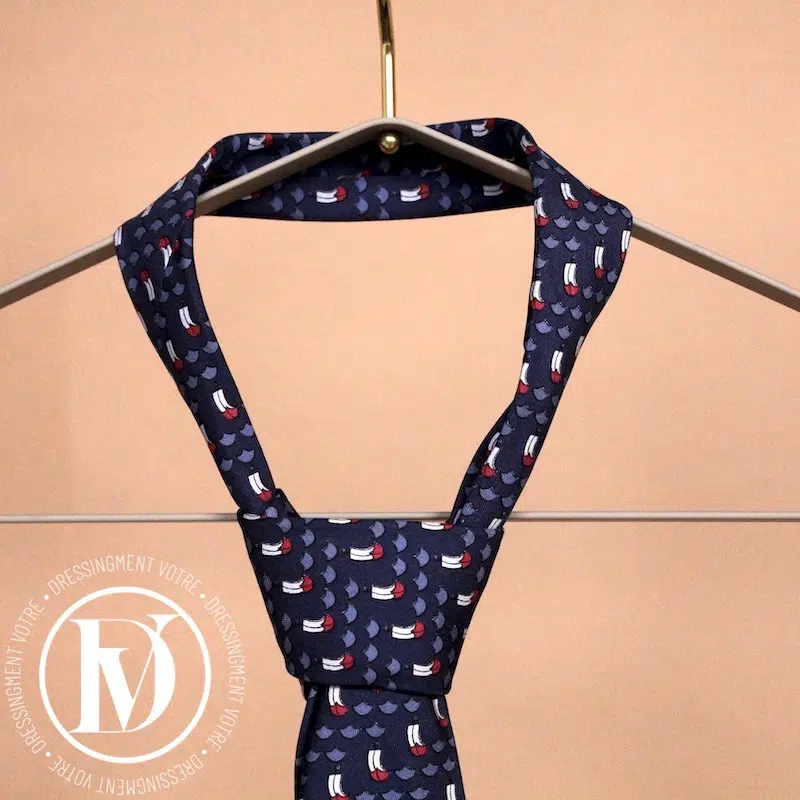 Cravate vintage en soie bleu marine - Hermès Cravate vintage en soie bleu marine - Hermès – Image 2