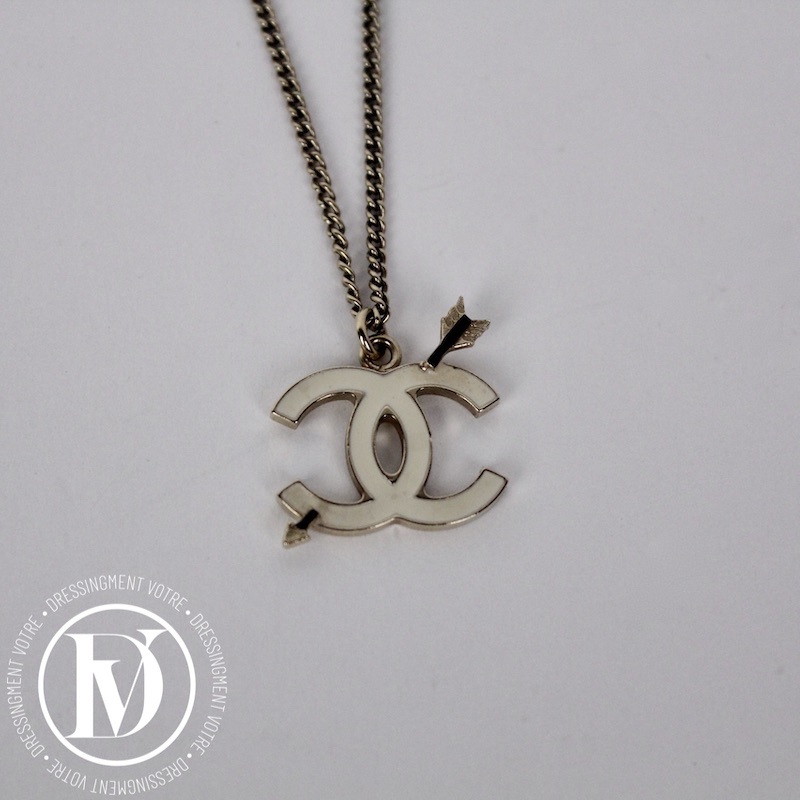 Collier Chanel Pendentif Logo Cc Perles Metal  oleoflorescom