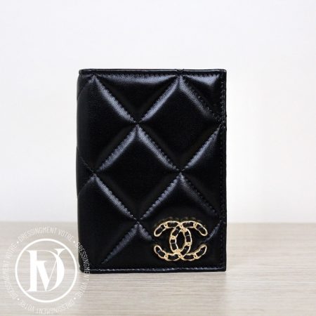 Porte-passeport en cuir noir - Chanel Dressingment Votre