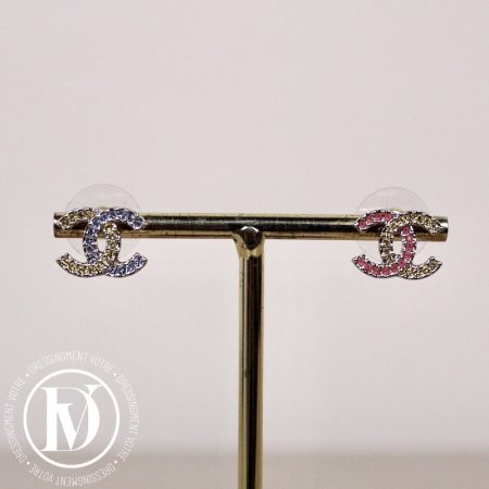 Boucles d'oreilles CC en métal et strass multicolores - Chanel Dressingment Votre