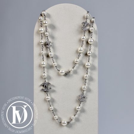Sautoir CC en métal argenté, perles & strass - Chanel Dressingment Votre