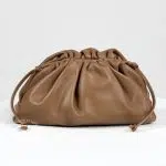 Sac Mini Pouch en cuir camel - Bottega Veneta Dressingment Votre