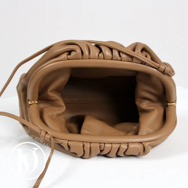 Sac Mini Pouch en cuir camel - Bottega Veneta Sac Mini Pouch en cuir camel - Bottega Veneta – Image 8