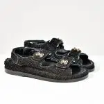 Sandales Dad en tweed noir et perles p.36 - Chanel Dressingment Votre