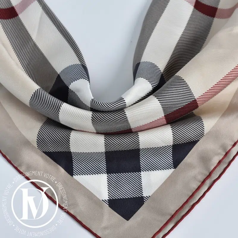 Carré 55 en soie motif tartan - Burberry Carré 55 en soie motif tartan - Burberry – Image 3