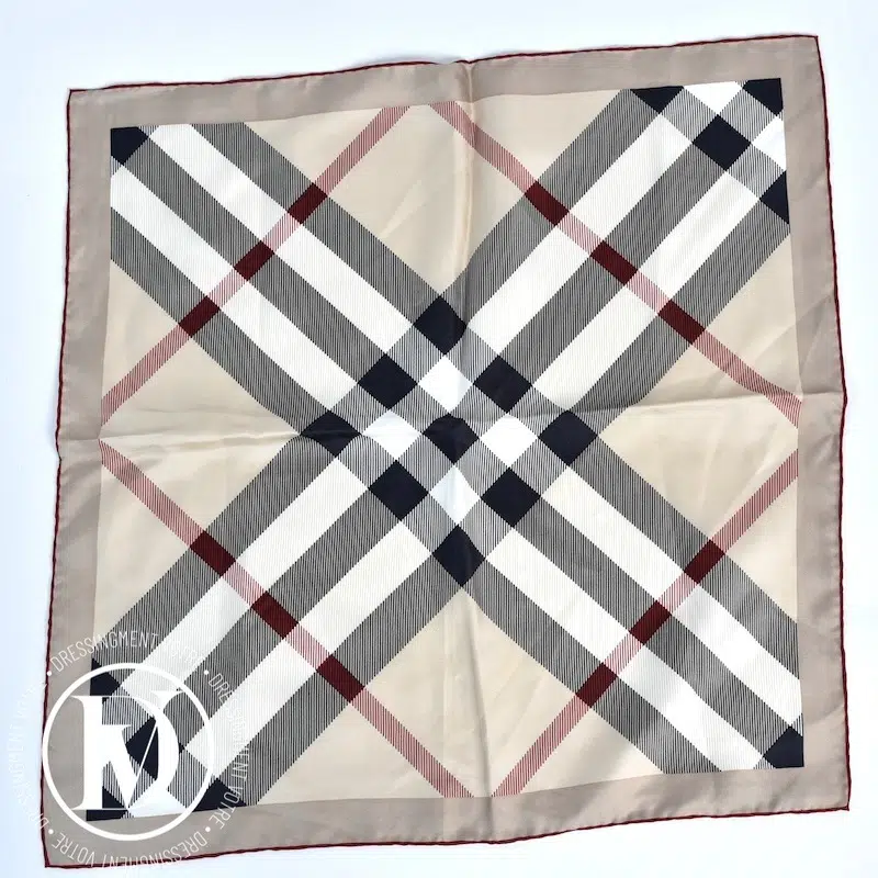 Carré 55 en soie motif tartan - Burberry Carré 55 en soie motif tartan - Burberry – Image 2