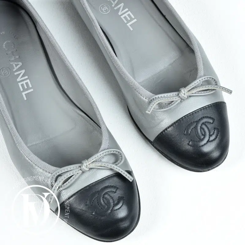 Ballerines CC en cuir gris p.36 - Chanel Ballerines CC en cuir gris p.36 - Chanel – Image 2