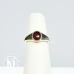 Bague baby chevalière en or jaune & agate rouge t.48 - Yvonne Léon Dressingment Votre