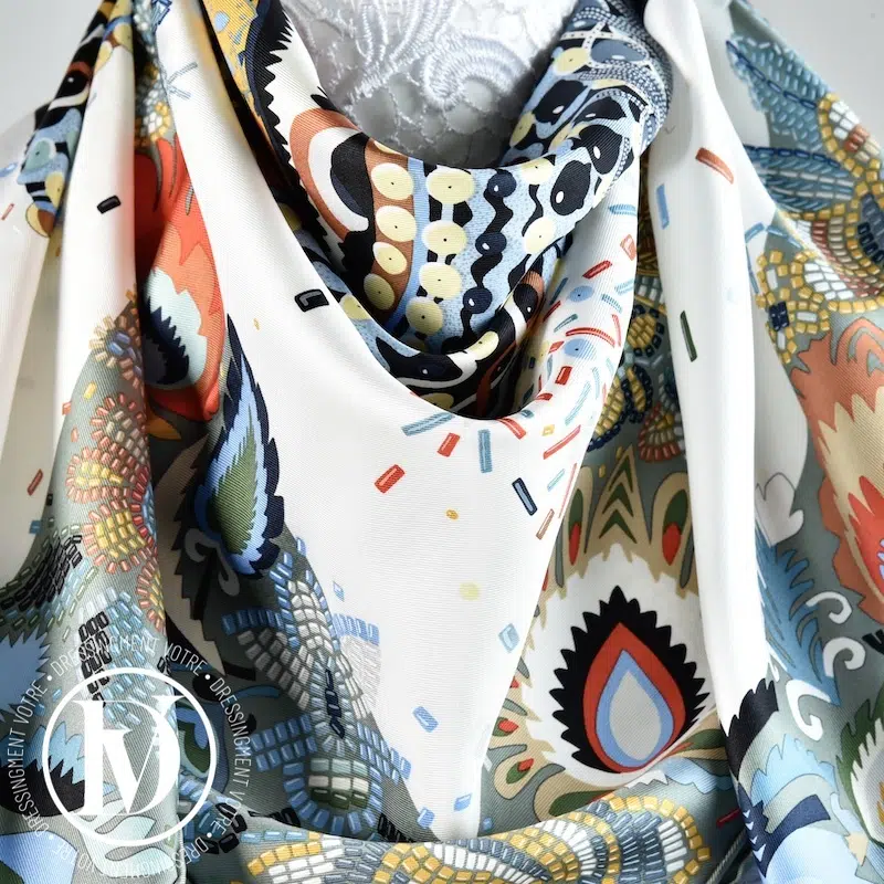 Carré 90 en soie "Costume de Fête" - Hermès Carré 90 en soie "Costume de Fête" - Hermès – Image 3