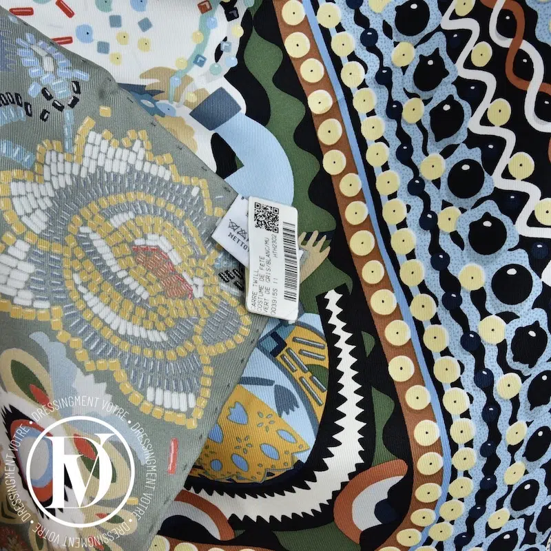 Carré 90 en soie "Costume de Fête" - Hermès Carré 90 en soie "Costume de Fête" - Hermès – Image 9