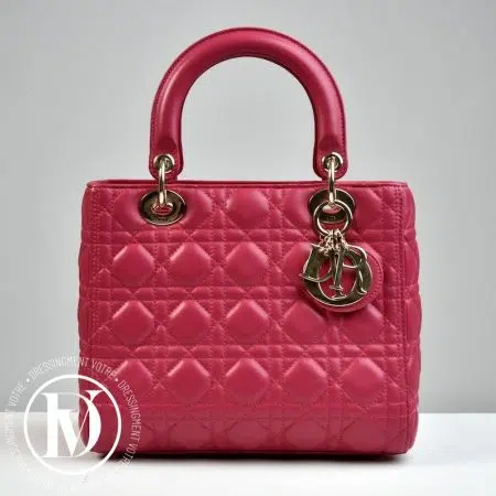 Sac Lady Dior médium en cuir Fuchsia - Dior Christian Dior d'Occasion : Article de Mode & Luxe ! Sac Lady Dior médium en cuir Fuchsia - Dior Dressingment Votre