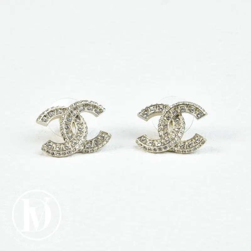 Boucles d'oreilles CC doré & strass - Chanel Boucles d'oreilles CC doré & strass - Chanel