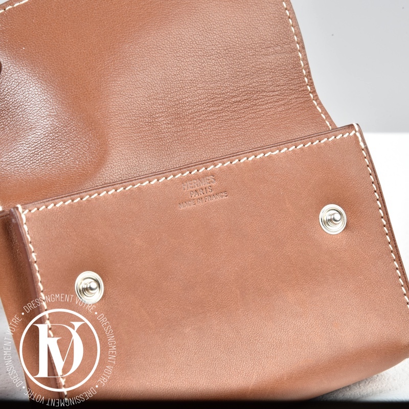 Petite pochette en cuir marron clair - Hermès Petite pochette en cuir marron clair - Hermès – Image 4