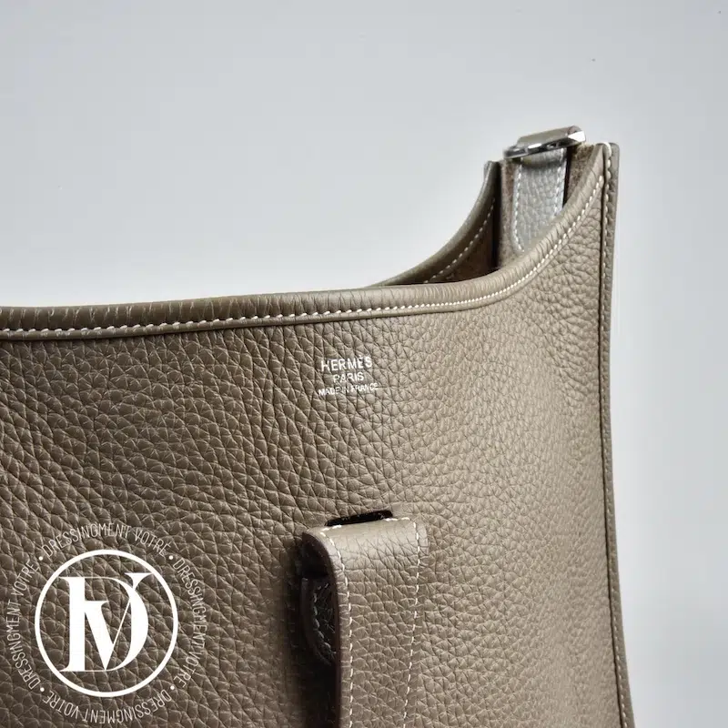 Sac Evelyne 33 taurillon clémence étoupe - Hermès Sac Evelyne 33 taurillon clémence étoupe - Hermès – Image 6