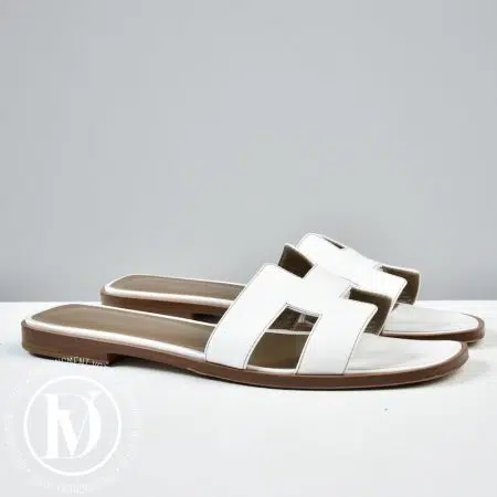 Mules Oran en cuir blanc p.39,5 - Hermès Mules Oran en cuir blanc p.39,5 - Hermès Dressingment Votre