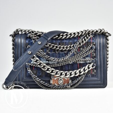 Sac Boy médium en cuir et chaînes - Chanel