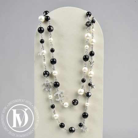 Sautoir en perles & charms - Chanel