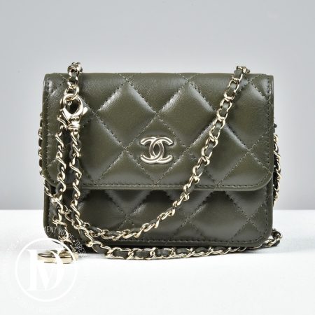 Petit sac ceinture en cuir matelassé kaki - Chanel