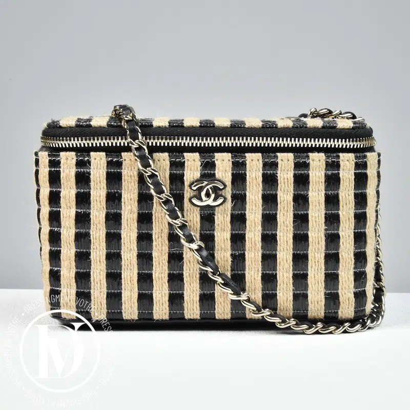 Vanity en raphia beige & noir - Chanel Vanity en raphia beige & noir - Chanel Dressingment Votre
