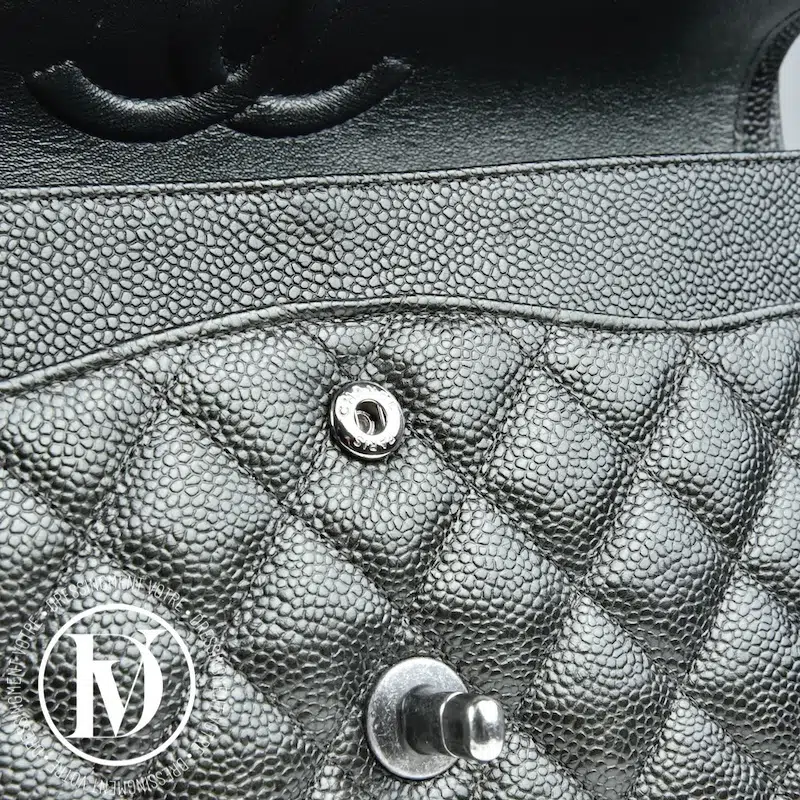 Sac Timeless en cuir caviar noir métallisé - Chanel Sac Timeless en cuir caviar noir métallisé - Chanel – Image 9