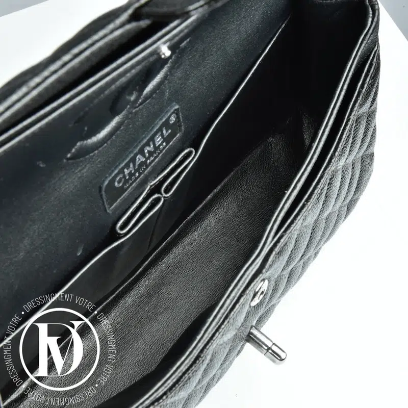 Sac Timeless en cuir caviar noir métallisé - Chanel Sac Timeless en cuir caviar noir métallisé - Chanel – Image 10