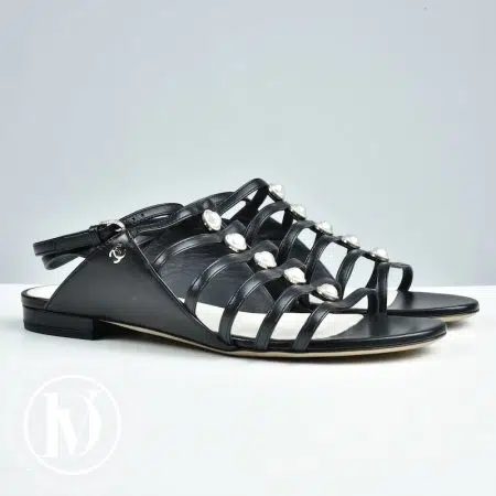 Sandales en cuir noir et perles p.38C - Chanel
