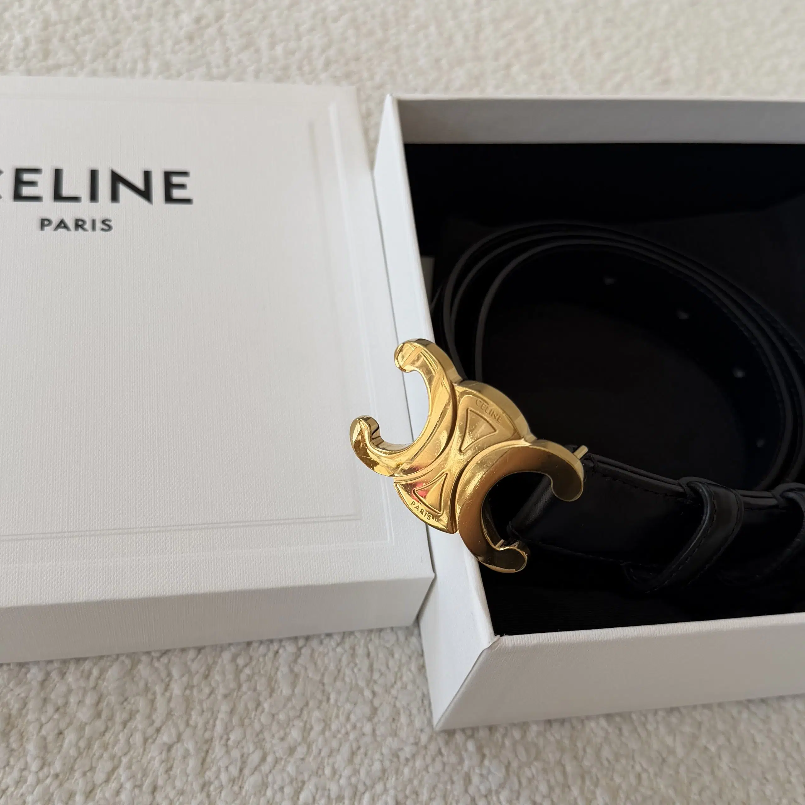 Ceinture Triomphe en cuir noir t.80 - Céline site seconde main de luxe,friperie de luxe,marque de luxe pas cher,seconde main vetement de luxe,friperie haut de gamme en ligne Ceinture Triomphe en cuir noir t.80 - Céline Dressingment Votre