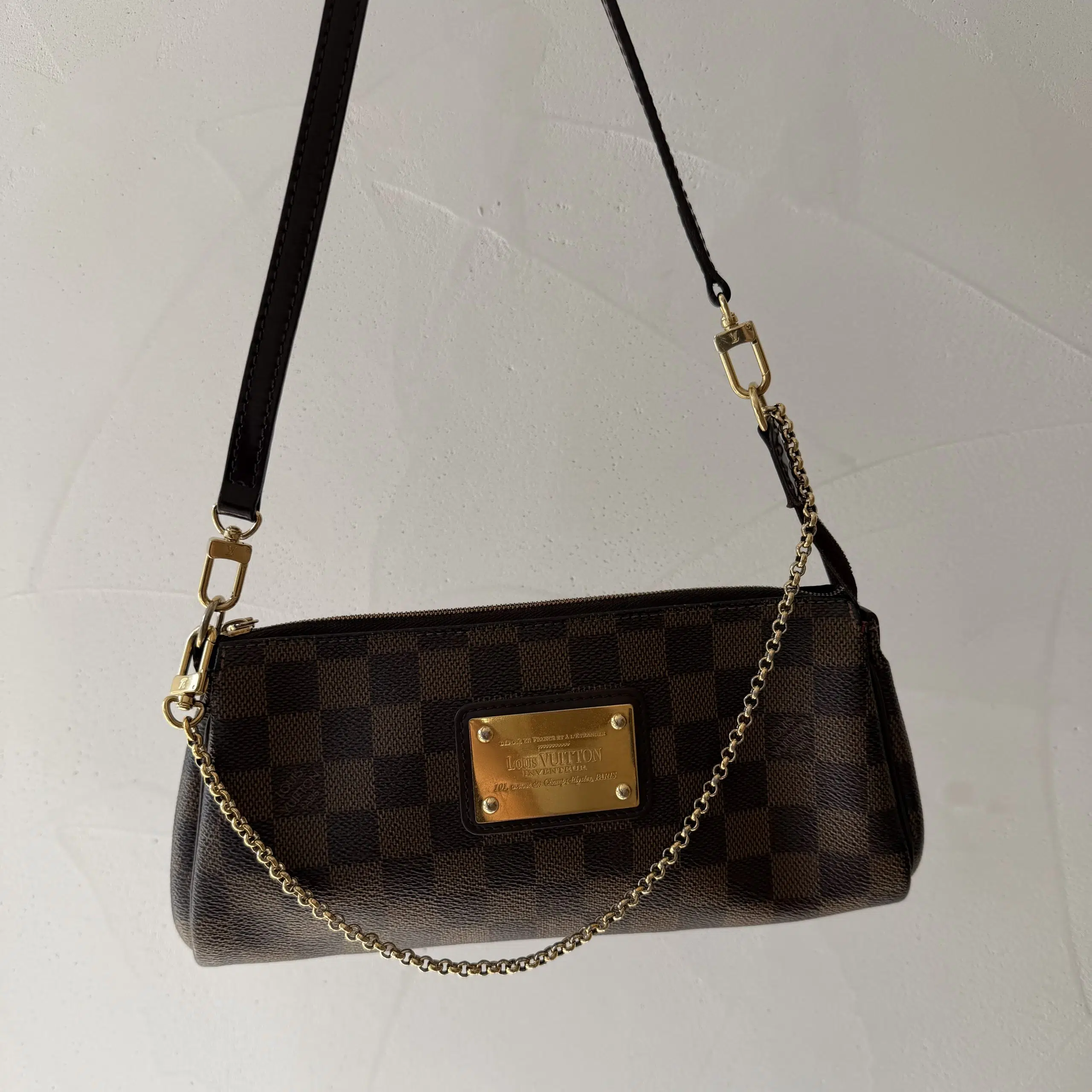 Sac Eva en toile damier ébène - Louis Vuitton site seconde main de luxe,friperie de luxe,marque de luxe pas cher,seconde main vetement de luxe,friperie haut de gamme en ligne Sac Eva en toile damier ébène - Louis Vuitton Dressingment Votre