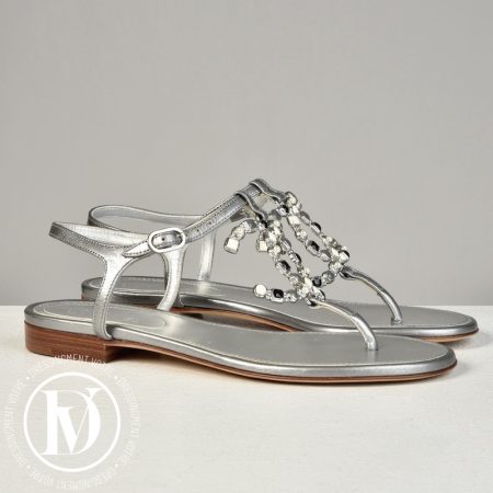 Sandales en cuir argenté p.36C - Chanel
